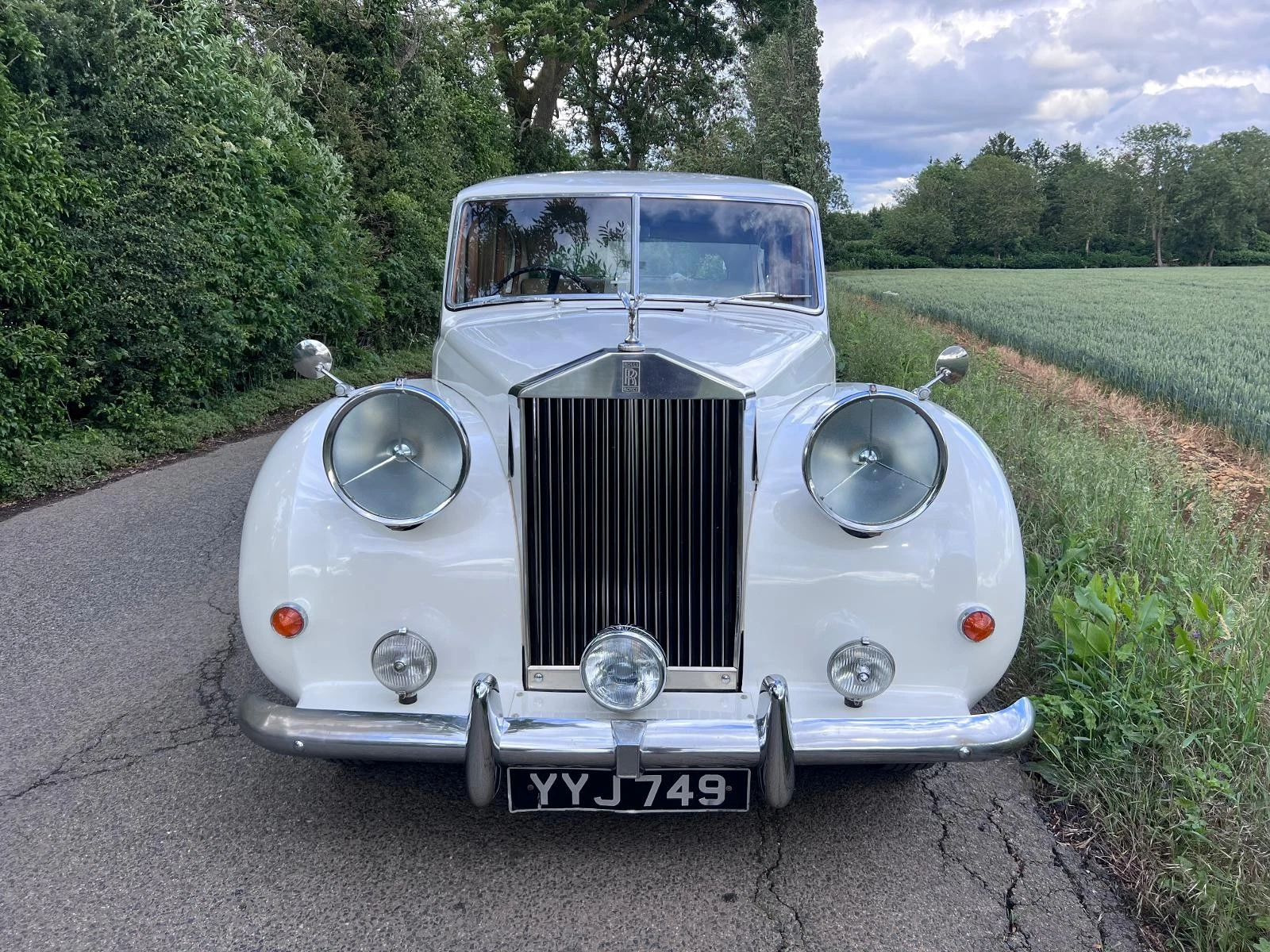Ice-white classic Lady Bella wedding car front view